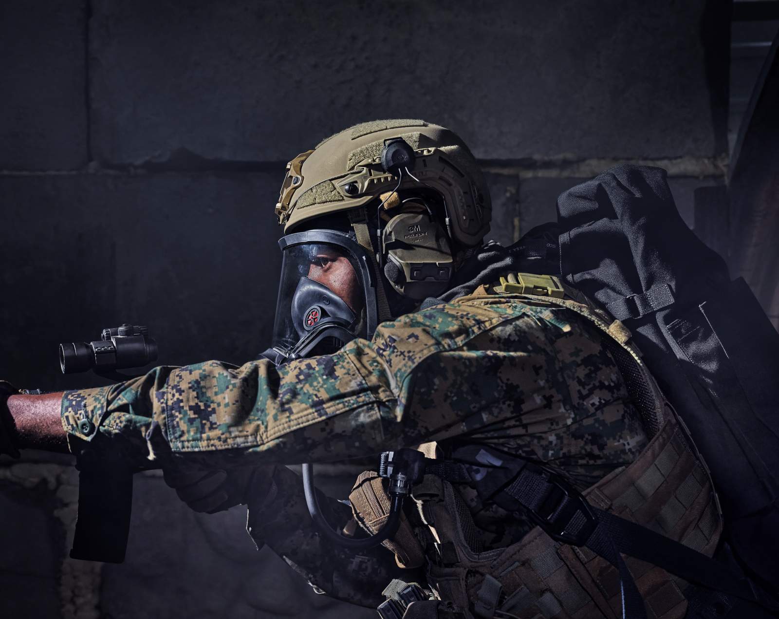 3M PELTOR ComTac VIII Hearing Defender - Geardom